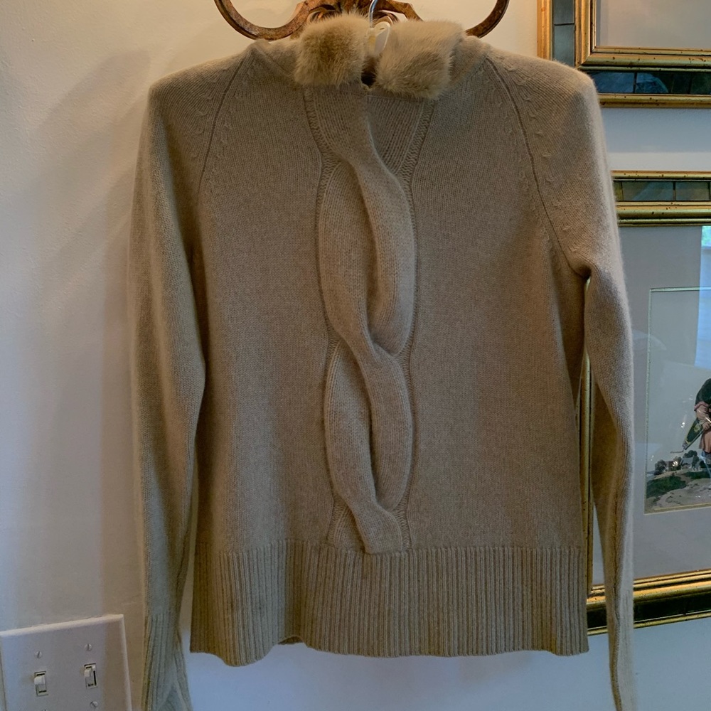 Belford hooded sweater